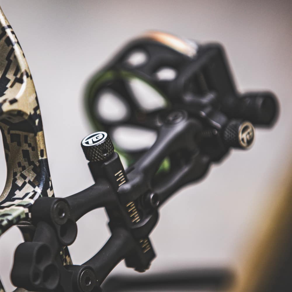 Прицел для блочного лука Veros, 3 пина PRO-BRITE  с уменьшающимся диаметром, горизонтальная/вертикал