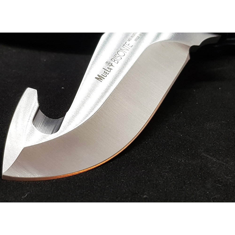 Нож-скиннер "BISONTE", клинок 11 см крюк, рукоять черный пластик, ножны кожа