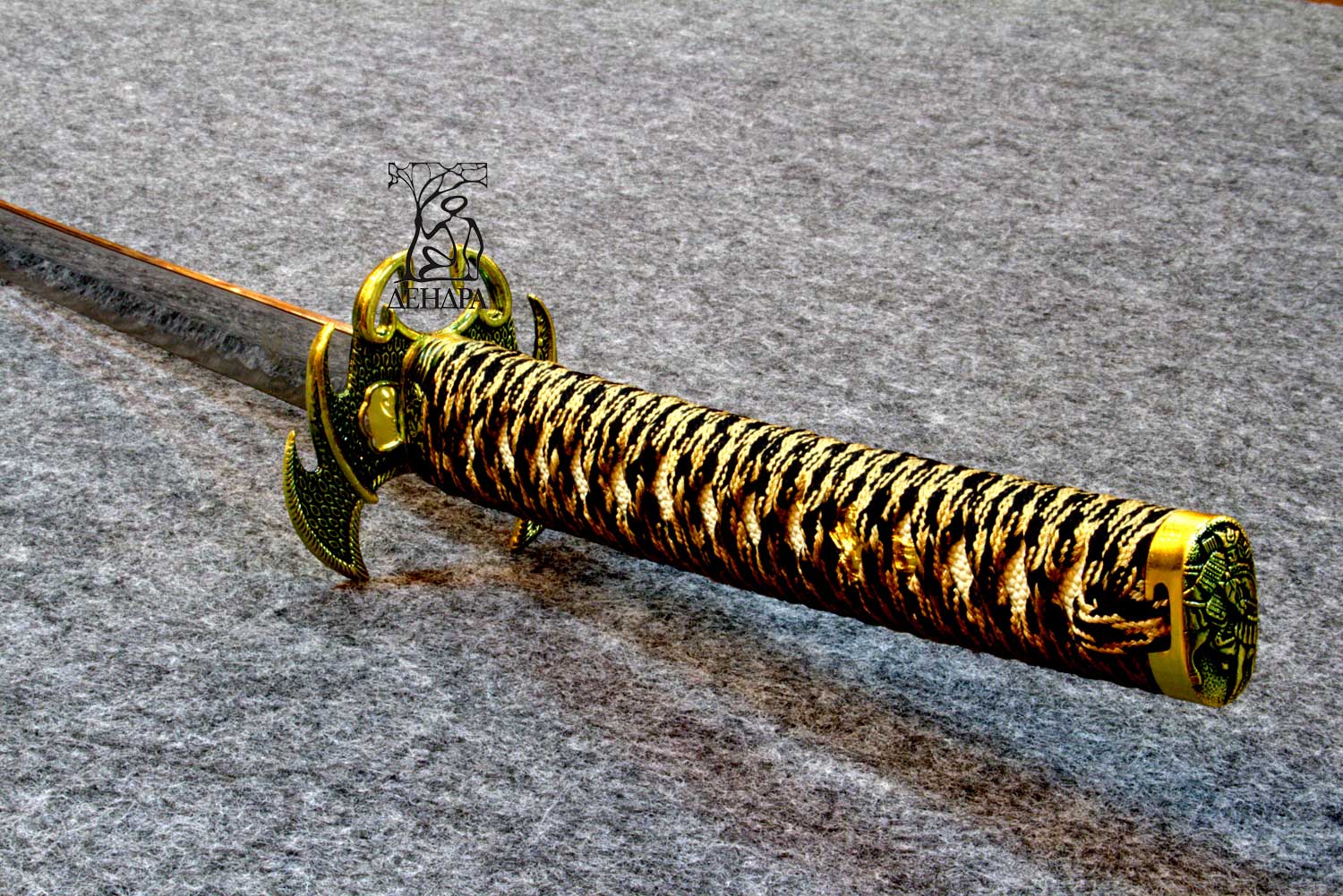 Катана, цвет черно-желтый, рукоять плетеная, ножны латунь