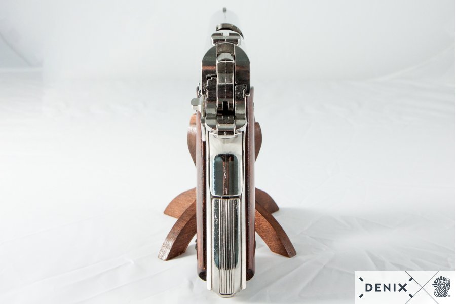 Пистолет автоматический M1911A1, .45 калибра, никелерованный, накладки из лакированного дерева, США,