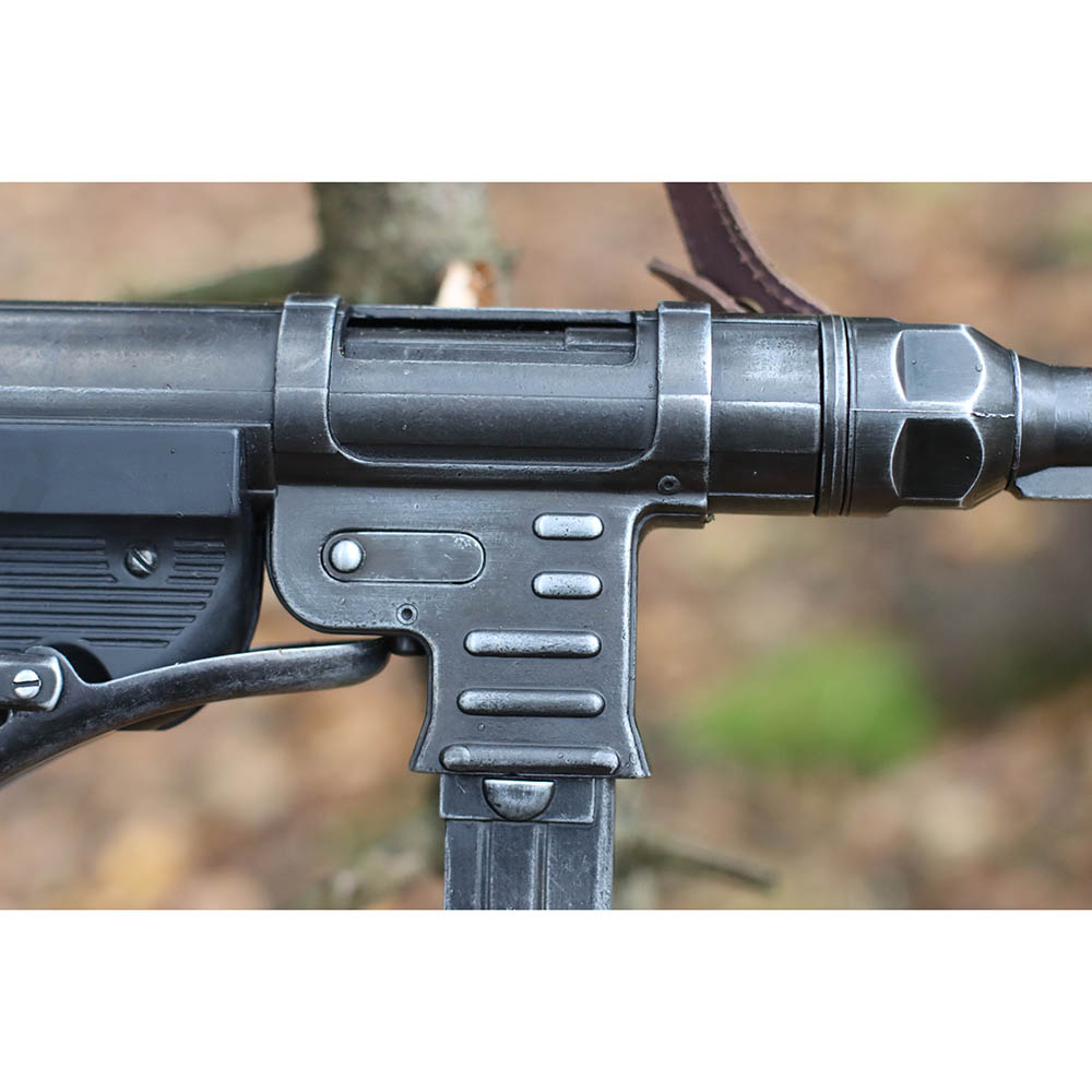 Автомат MP-40, 9мм, Германия 1940 г., 2-я Мировая Война), с ремнем, состаренный.