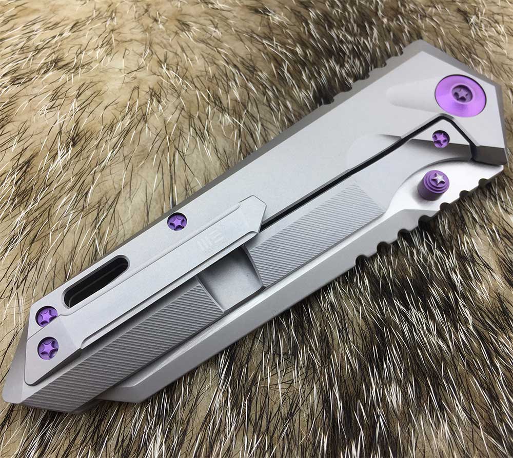 Нож складной, сталь CPM-S35VN, длина клинка 104 мм, рукоять титан, цвет серый, клипса, замок frame-l