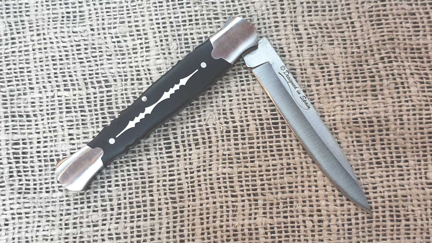 Нож складной, длина клинка 8,8 см, материал клинка Stainless steel, рукоять пластик, больстер сталь,