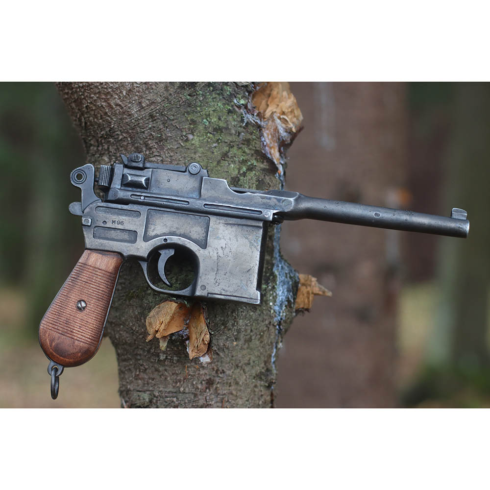 Маузер К96 самозарядный пистолет, колибр 7,63, разработан в 1896 г с деревянными накладками, состаре