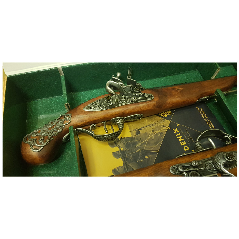 Пистолет кремн.Англия XVIIIв, сталь, 2 шт. в коробке