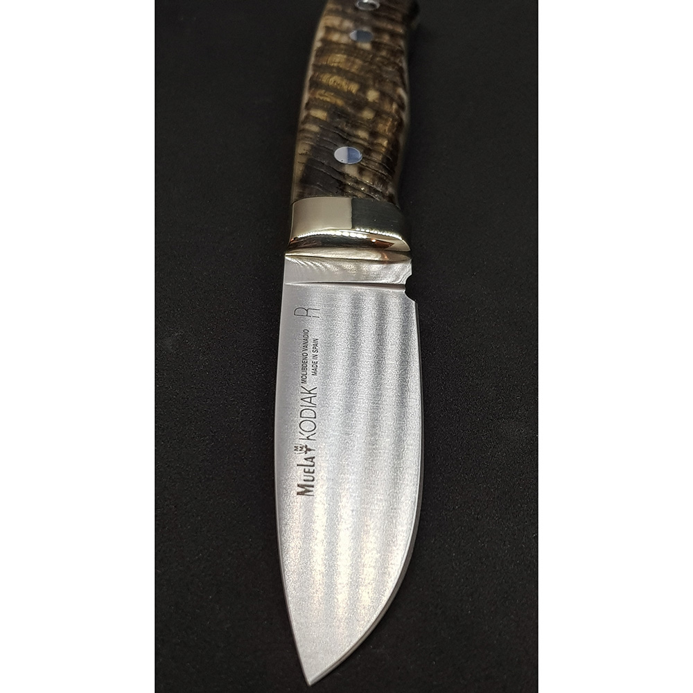 Нож "KODIAK" с фикс клинком длиной 10 см, рукоять рог с 3Д обработкой, ножны черная кожа