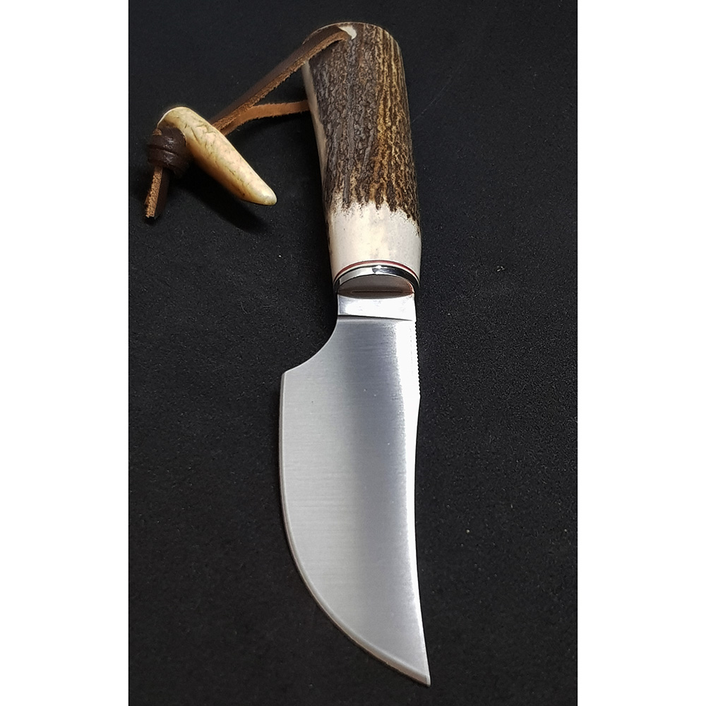 Нож "BEAGLE" с фикс клинком длиной 11см, рукоять рог оленя, ножны кожа