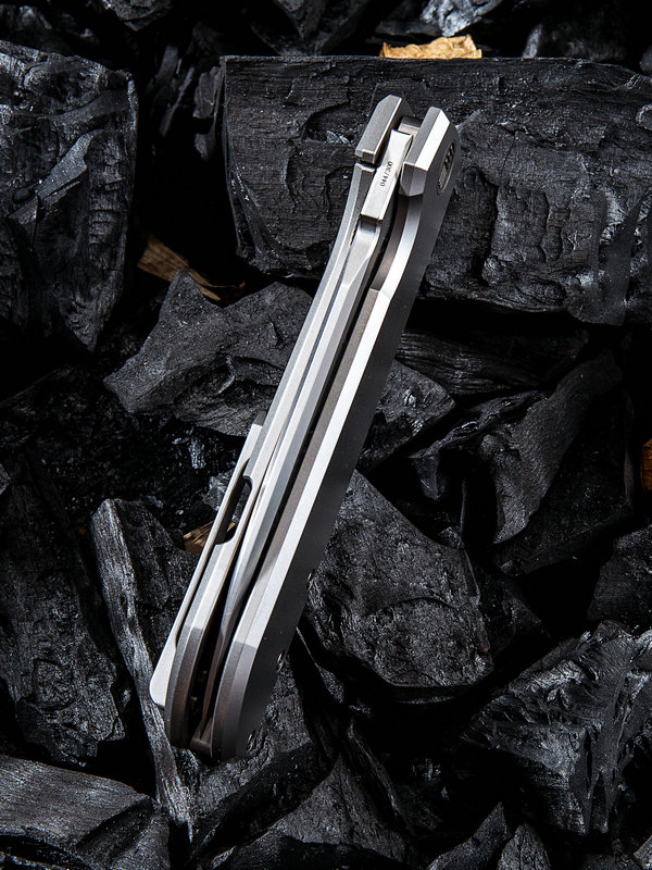 Нож складной  WASABI 813A, цвет светло-серый, сталь Bohler M390 , длина клинка 99 мм, рукоять титан,