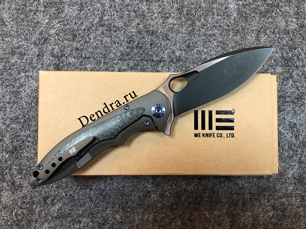 Нож Zephyr,цвет коричневый с серым, сталь M390, покрытие DLC, длина клинка 88,4 мм, рукоять титан/ка