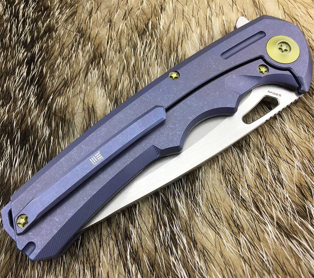 Нож складной, сталь CPM-S35VN, длина клинка 95 мм, рукоять титан, цвет голоубой, клипса, замок frame