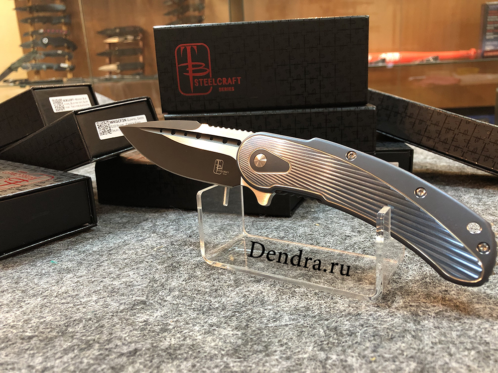 Нож Bodega, сталь CPM-S35VN, длина клинка 3.875″, покрытие клинка DLC/сатин, рукоять титан, синяя с