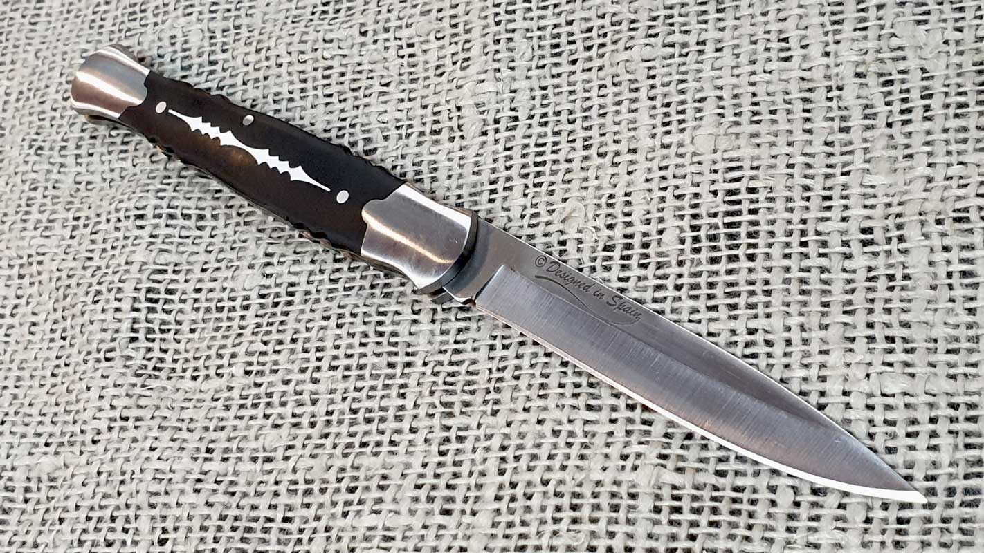 Нож складной, длина клинка 8,8 см, материал клинка Stainless steel, рукоять пластик, больстер сталь,