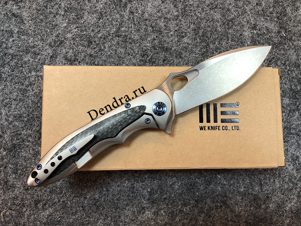 Нож  Zephyr, цвет серый, сталь M390, длина клинка 88,4 мм, рукоять титан/карбон, frame-lock