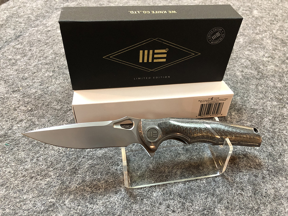 Нож складной  TYCHE 811B, цвет серый, сталь Bohler-M390, длина клинка 96,5 мм, рукоять титан/карбон,