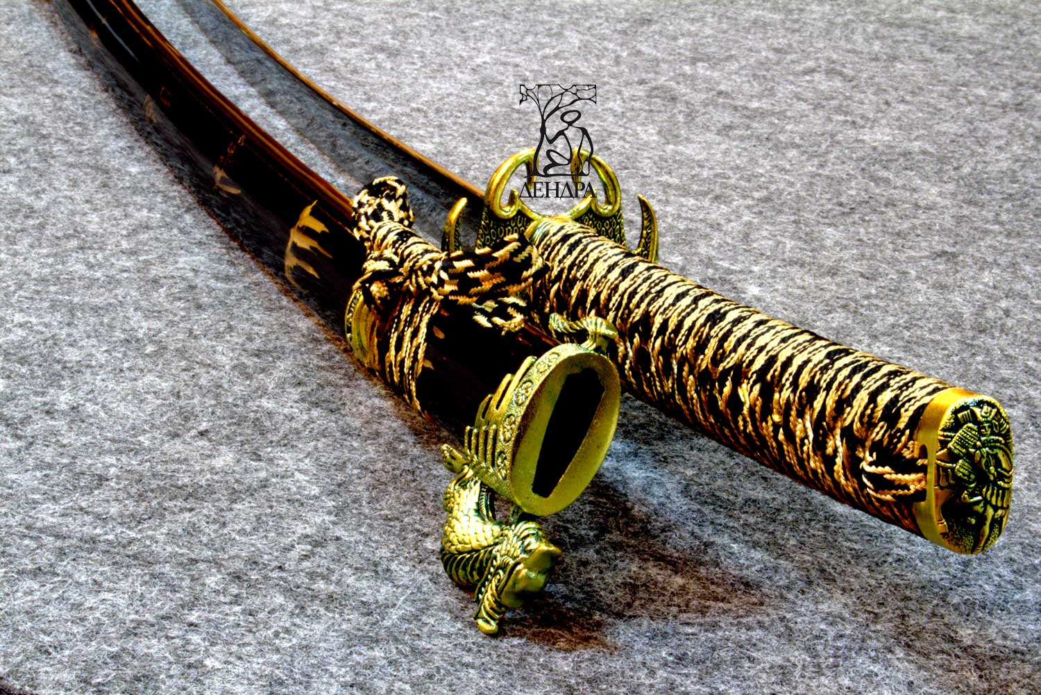 Катана, цвет черно-желтый, рукоять плетеная, ножны латунь