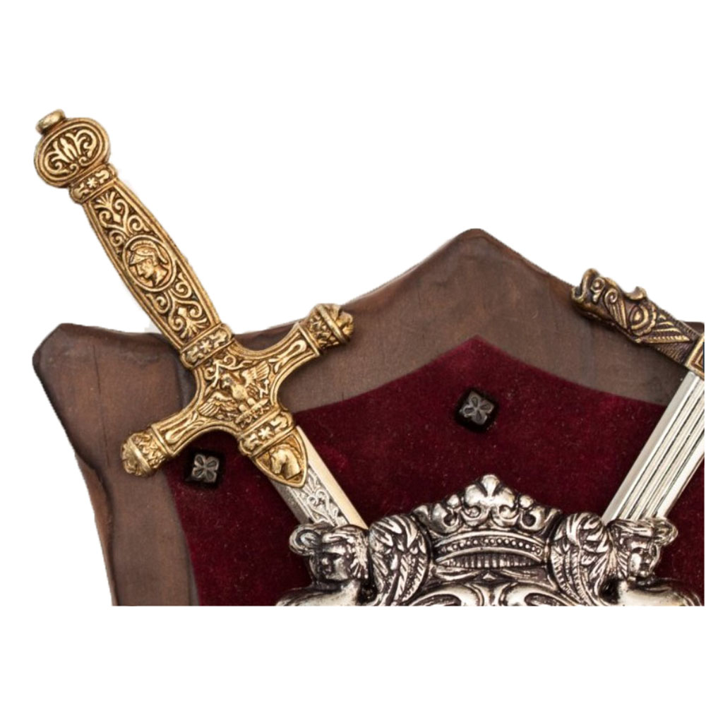 Панно настенное с нагрудником и 2-мя мечами