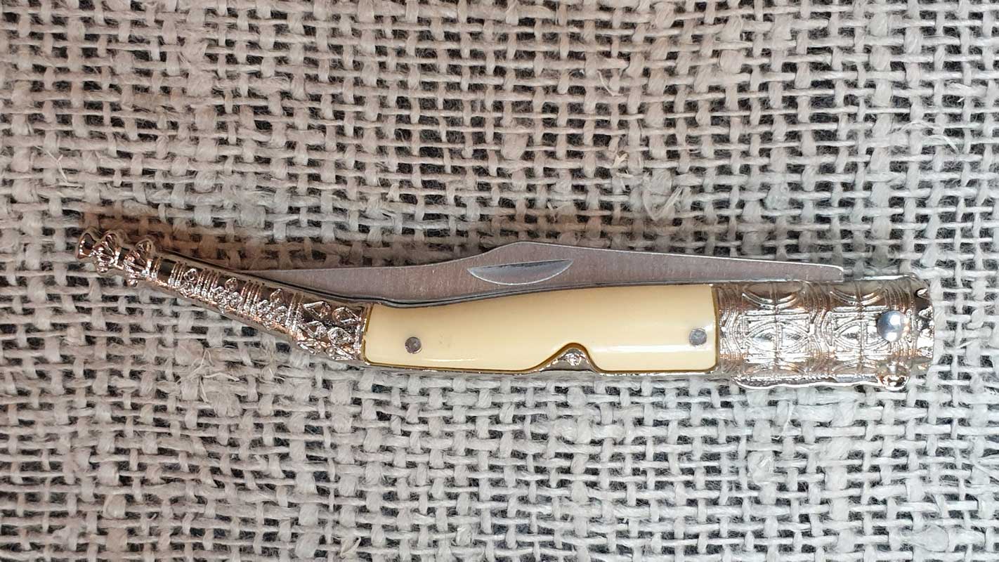 Нож складной наваха Albainox, длина клинка 8,3 см, материал клинка Stainless steel, рукоять Zamak пл