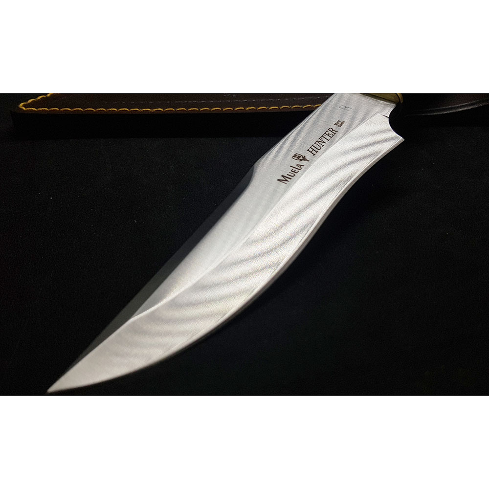 Нож "HUNTER" с фикс клинком длиной 17 см, рукоять красная микарта, ножны кожа