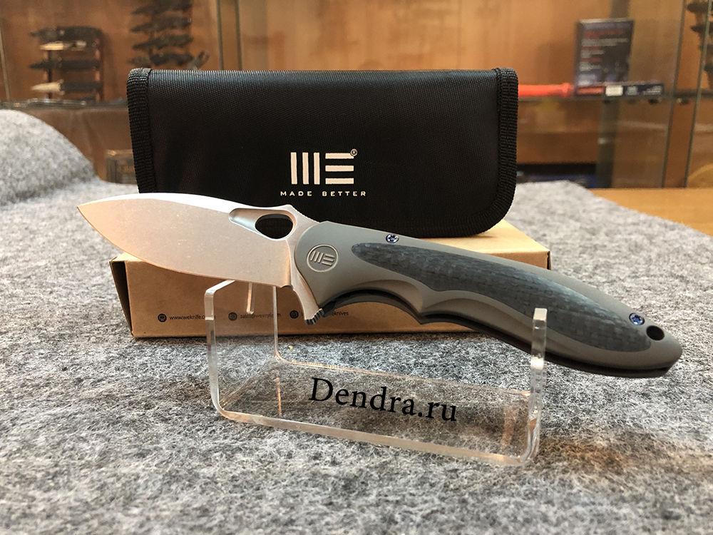 Нож  Zephyr, цвет коричневый с серым, сталь M390, длина клинка 88,4 мм, рукоять титан/карбон, frame-